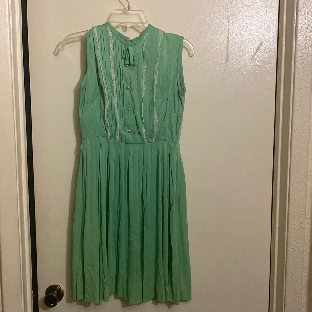 Cute dainty green shortsleeved dress size 8